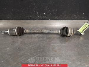 Gebruikte Aandrijfas links-voor Suzuki Celerio (LF) 1.0 12V Prijs € 100,00 Margeregeling aangeboden door V.Deijne Jap.Auto-onderdelen BV