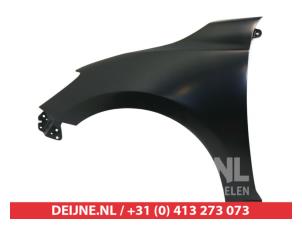 Nya Framskärm, vänster Mazda 2. Pris € 211,75 Inklusive moms erbjuds av V.Deijne Jap.Auto-onderdelen BV