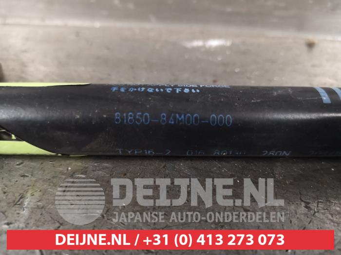 Gasfjäder, höger bak från en Suzuki Celerio (LF) 1.0 12V 2017