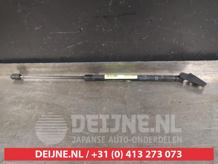 Gasfjäder, höger bak från en Suzuki Celerio (LF) 1.0 12V 2017