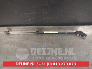 Gebruikte Gasveer rechts-achter Suzuki Celerio (LF) 1.0 12V Prijs € 15,00 Margeregeling aangeboden door V.Deijne Jap.Auto-onderdelen BV