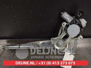 Begagnade Fönstermekanism för bakre dörr, 4-dörrars, vänster Toyota Prius (ZVW3) 1.8 16V Pris € 35,00 Marginaltabell erbjuds av V.Deijne Jap.Auto-onderdelen BV