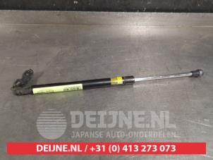 Gebruikte Gasveer links-achter Toyota Verso S 1.4 D-4D Prijs op aanvraag aangeboden door V.Deijne Jap.Auto-onderdelen BV