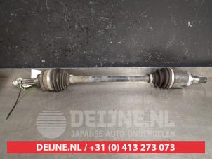 Gebruikte Aandrijfas links-voor Suzuki Celerio (LF) 1.0 12V Prijs € 75,00 Margeregeling aangeboden door V.Deijne Jap.Auto-onderdelen BV
