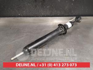 Gebruikte Schokdemper rechts-voor Toyota Land Cruiser (J15) 3.0 D-4D 16V Prijs op aanvraag aangeboden door V.Deijne Jap.Auto-onderdelen BV