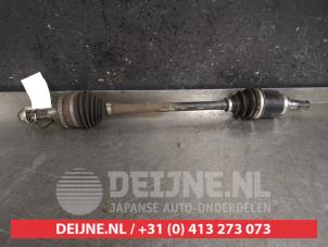 Gebruikte Aandrijfas links-voor Suzuki Celerio (LF) 1.0 12V Prijs € 100,00 Margeregeling aangeboden door V.Deijne Jap.Auto-onderdelen BV