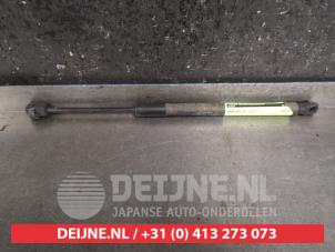 Używane Amortyzator gazowy prawy tyl Honda CR-Z (ZF1) 1.5 Hybrid 16V Cena na żądanie oferowane przez V.Deijne Jap.Auto-onderdelen BV