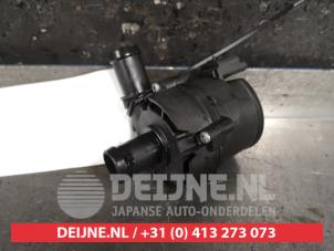 Gebruikte Extra waterpomp Nissan Qashqai (J11) 1.3 DIG-T 140 16V Prijs € 25,00 Margeregeling aangeboden door V.Deijne Jap.Auto-onderdelen BV