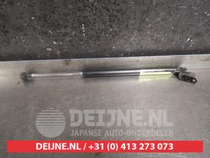 Gebruikte Gasdemper Motorkap rechts Mazda CX-5 I (KE,GH) 2.2 SkyActiv-D 150 16V 2WD Prijs op aanvraag aangeboden door V.Deijne Jap.Auto-onderdelen BV