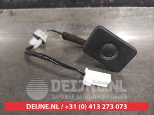 Gebruikte Schakelaar achterklep Mazda CX-5 II (KF) 2.2 SkyActiv-D 150 16V 2WD Prijs € 25,00 Margeregeling aangeboden door V.Deijne Jap.Auto-onderdelen BV