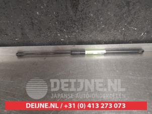 Begagnade Gasfjäder, vänster bak Chevrolet Cruze 1.7 D Pris på förfrågan erbjuds av V.Deijne Jap.Auto-onderdelen BV