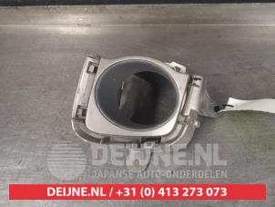 Begagnade Stötfångargrill Toyota Prius (ZVW3) 1.8 16V Pris € 25,00 Marginaltabell erbjuds av V.Deijne Jap.Auto-onderdelen BV