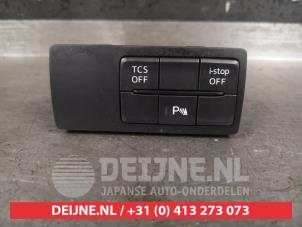 Gebruikte ASR schakelaar Mazda CX-5 II (KF) 2.2 SkyActiv-D 150 16V 2WD Prijs op aanvraag aangeboden door V.Deijne Jap.Auto-onderdelen BV