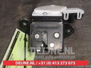 Gebruikte Achterklep Slotmechaniek Mazda CX-5 I (KE,GH) 2.2 SkyActiv-D 150 16V 2WD Prijs op aanvraag aangeboden door V.Deijne Jap.Auto-onderdelen BV