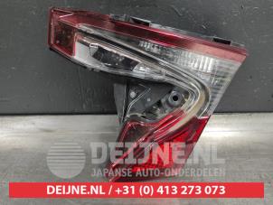Używane Odblask tylnej klapy prawy Toyota C-HR (X1,X5) 2.0 16V Hybrid Cena € 150,00 Procedura marży oferowane przez V.Deijne Jap.Auto-onderdelen BV