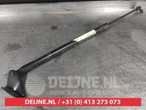 Gebruikte Kofferdekseldemper links-achter Mazda 3 (BM/BN) 2.2 SkyActiv-D 150 16V Prijs € 20,00 Margeregeling aangeboden door V.Deijne Jap.Auto-onderdelen BV