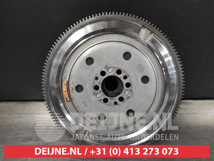 Svänghjul från en Nissan X-Trail (T32) 1.3 DIG-T 16V 2019