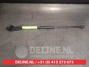 Gebruikte Kofferdekseldemper rechts-achter Kia Soul I (AM) 1.6 CRDi 16V Prijs € 20,00 Margeregeling aangeboden door V.Deijne Jap.Auto-onderdelen BV