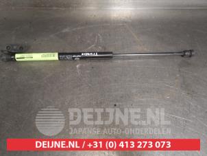 Gebruikte Gasdemper rechts-achter Ssang Yong Tivoli 1.6 e-XGi 16V 2WD Prijs € 20,00 Margeregeling aangeboden door V.Deijne Jap.Auto-onderdelen BV