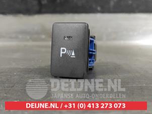 Begagnade PDC-brytare Toyota Auris Touring Sports (E18) 1.8 16V Hybrid Pris € 25,00 Marginaltabell erbjuds av V.Deijne Jap.Auto-onderdelen BV