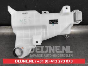 Nieuwe Ruitensproeiertank voor Toyota Hilux V/VI 2.4 D4D-F 16V 4x4 Prijs € 42,35 Inclusief btw aangeboden door V.Deijne Jap.Auto-onderdelen BV