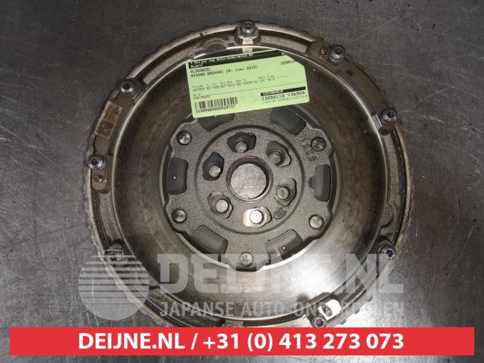 Svänghjul från en Nissan Qashqai (J11) 1.3 DIG-T 140 16V 2019