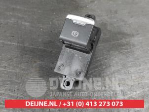 Gebruikte Handrem schakelaar Mazda CX-5 I (KE,GH) 2.0 SkyActiv-G 16V 2WD Prijs op aanvraag aangeboden door V.Deijne Jap.Auto-onderdelen BV