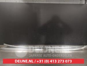 Używane Zestaw relingów dachowych Toyota Auris Touring Sports (E18) 1.8 16V Hybrid Cena € 150,00 Procedura marży oferowane przez V.Deijne Jap.Auto-onderdelen BV