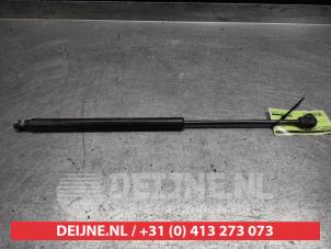 Begagnade Gasfjäder, vänster bak Hyundai Getz 1.1i 12V Pris € 15,00 Marginaltabell erbjuds av V.Deijne Jap.Auto-onderdelen BV