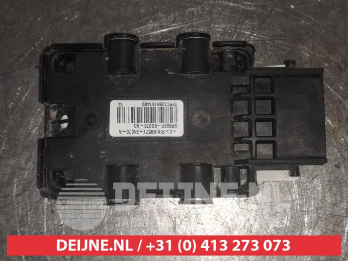 Elektrisk bränslemodul från en Toyota Yaris III (P13) 1.5 16V Dual VVT-iE 2017