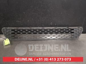 Gebruikte Grille Kia Pro cee'd (EDB3) 1.6 CVVT 16V Prijs op aanvraag aangeboden door V.Deijne Jap.Auto-onderdelen BV