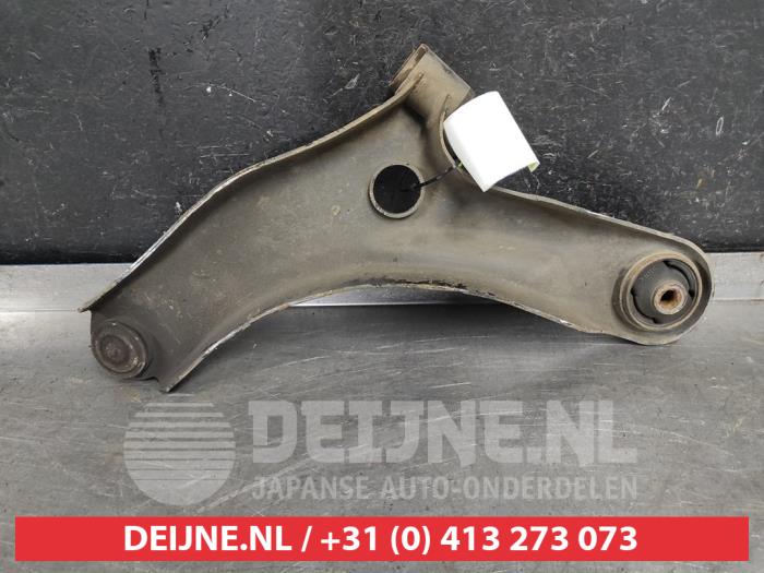 Främre undre gaffelben, höger från en Suzuki Celerio (LF) 1.0 12V 2017