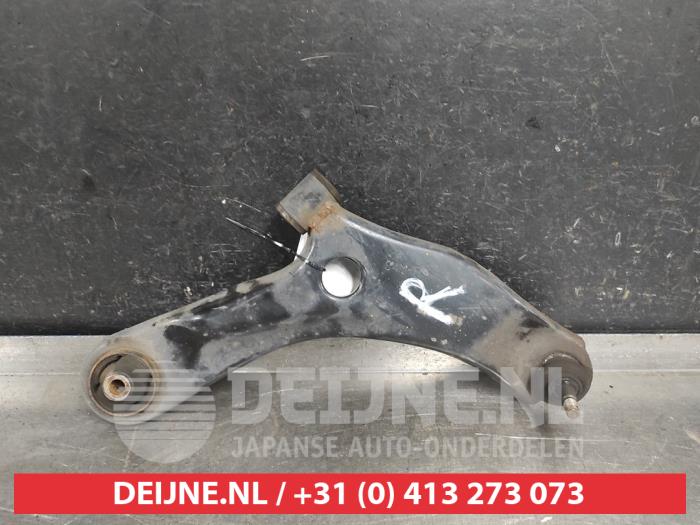 Främre undre gaffelben, höger från en Suzuki Celerio (LF) 1.0 12V Dualjet 2016