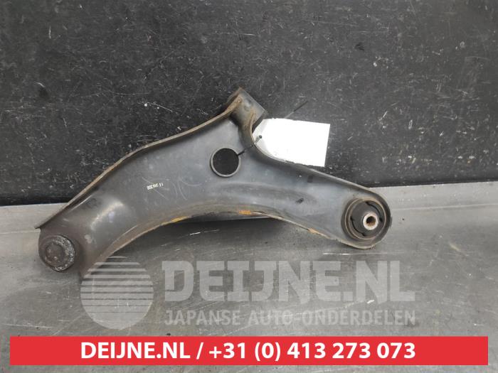 Främre undre gaffelben, höger från en Suzuki Celerio (LF) 1.0 12V Dualjet 2016