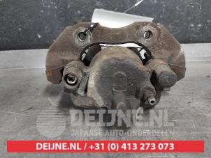 Używane Zacisk hamulcowy lewy przód Mazda 5 (CR19) 2.0i 16V Cena € 35,00 Procedura marży oferowane przez V.Deijne Jap.Auto-onderdelen BV