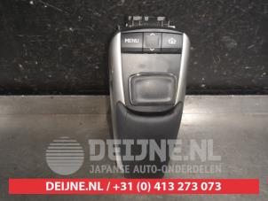 Gebruikte Navigatie bedienings paneel Lexus CT 200h 1.8 16V Prijs op aanvraag aangeboden door V.Deijne Jap.Auto-onderdelen BV