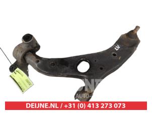 Gebruikte Draagarm onder links-voor Mazda CX-5 I (KE,GH) 2.0 SkyActiv-G 16V 2WD Prijs € 75,00 Margeregeling aangeboden door V.Deijne Jap.Auto-onderdelen BV