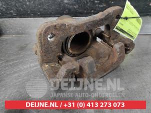 Gebruikte Remklauw (Tang) links-voor Nissan Pixo (D31S) 1.0 12V Prijs € 30,00 Margeregeling aangeboden door V.Deijne Jap.Auto-onderdelen BV