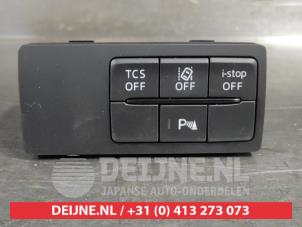Gebruikte ASR schakelaar Mazda CX-5 II (KF) 2.0 SkyActiv-G 165 16V 2WD Prijs op aanvraag aangeboden door V.Deijne Jap.Auto-onderdelen BV