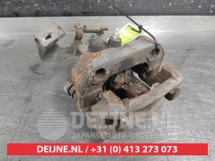 Gebruikte Remklauw (Tang) links-achter Toyota iQ 1.0 12V VVT-i Prijs € 30,00 Margeregeling aangeboden door V.Deijne Jap.Auto-onderdelen BV
