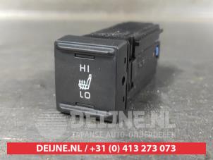 Używane Przelacznik ogrzewania fotela Toyota Yaris IV (P21/PA1/PH1) 1.5 12V VVT-i Cena € 25,00 Procedura marży oferowane przez V.Deijne Jap.Auto-onderdelen BV