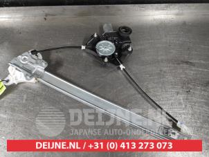 Gebruikte Ruitmechaniek 4Deurs links-voor Toyota Yaris IV (P21/PA1/PH1) 1.5 12V VVT-i Prijs € 100,00 Margeregeling aangeboden door V.Deijne Jap.Auto-onderdelen BV