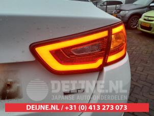 Używane Odblask tylnej klapy prawy Kia Optima 1.7 CRDi 16V Cena € 45,00 Procedura marży oferowane przez V.Deijne Jap.Auto-onderdelen BV