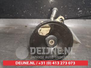 Gebruikte Stuurbekrachtiging Pomp Nissan Primera (P11) 1.8 16V Prijs € 35,00 Margeregeling aangeboden door V.Deijne Jap.Auto-onderdelen BV
