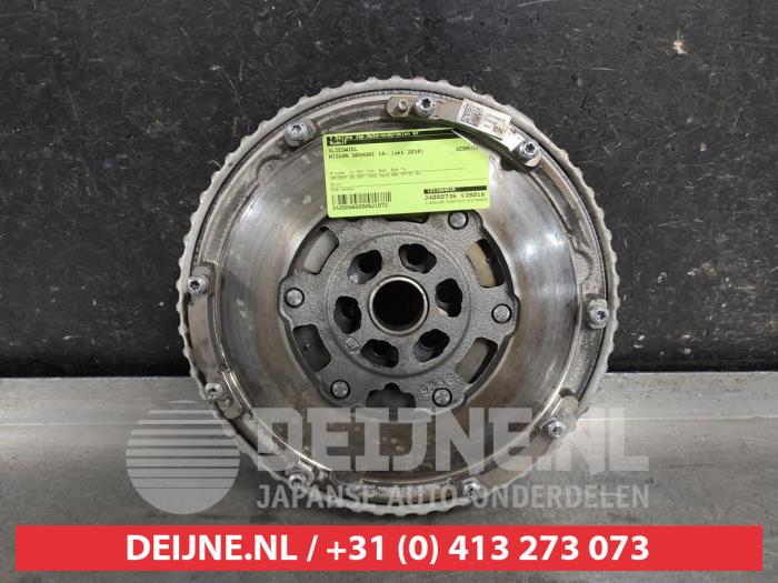 Svänghjul från en Nissan Qashqai (J11) 1.3 DIG-T 140 16V 2019