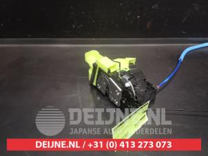 Begagnade Dörrlåsmekanism, 4-dörrars, höger fram Kia Sportage (NQ5E) 1.6 T-GDI MEHV 48V Pris € 100,00 Marginaltabell erbjuds av V.Deijne Jap.Auto-onderdelen BV