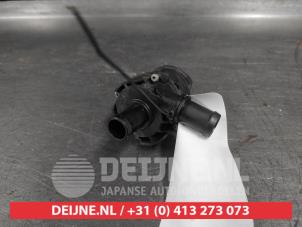 Gebruikte Extra waterpomp Nissan Qashqai (J11) 1.3 DIG-T 140 16V Prijs € 25,00 Margeregeling aangeboden door V.Deijne Jap.Auto-onderdelen BV