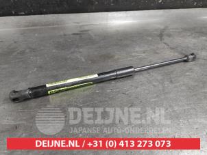 Gebruikte Gasdemper rechts-achter Kia Niro I (DE) E-Niro 64 kWh Prijs op aanvraag aangeboden door V.Deijne Jap.Auto-onderdelen BV