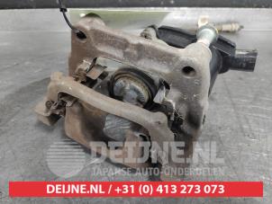 Begagnade Bakre bromsok, vänster Kia Sportage (NQ5E) 1.6 T-GDi Hybrid 16V AWD Pris på förfrågan erbjuds av V.Deijne Jap.Auto-onderdelen BV