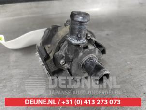 Gebruikte Extra waterpomp Nissan Qashqai (J12) 1.5 VC-T e-Power 16V Prijs € 25,00 Margeregeling aangeboden door V.Deijne Jap.Auto-onderdelen BV